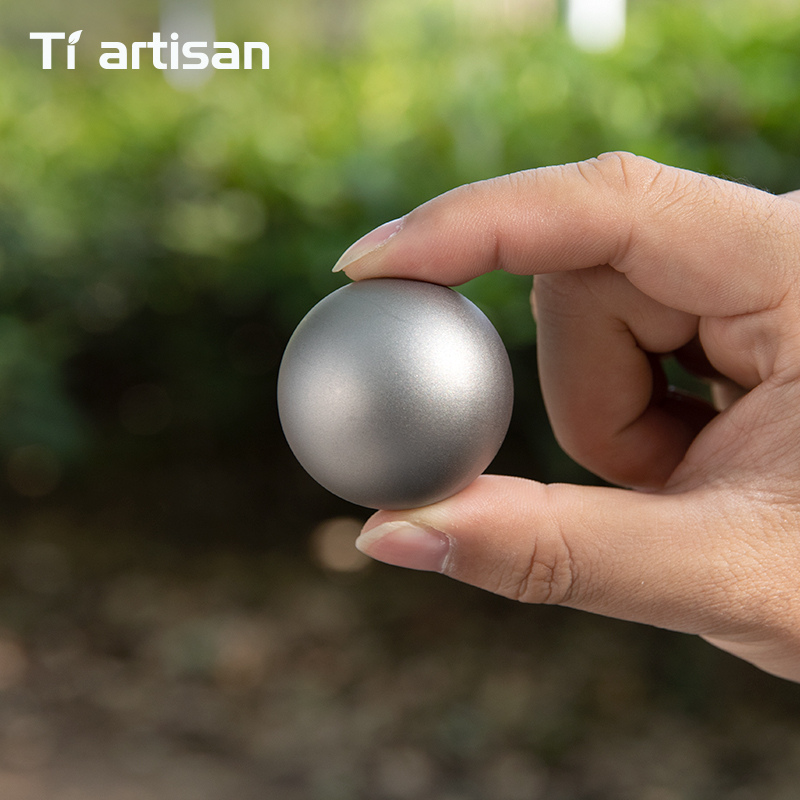 Tiartisan 40mm チタン製アイスボール 再利用可 - Whiskey Stone Set のレビューと価格
