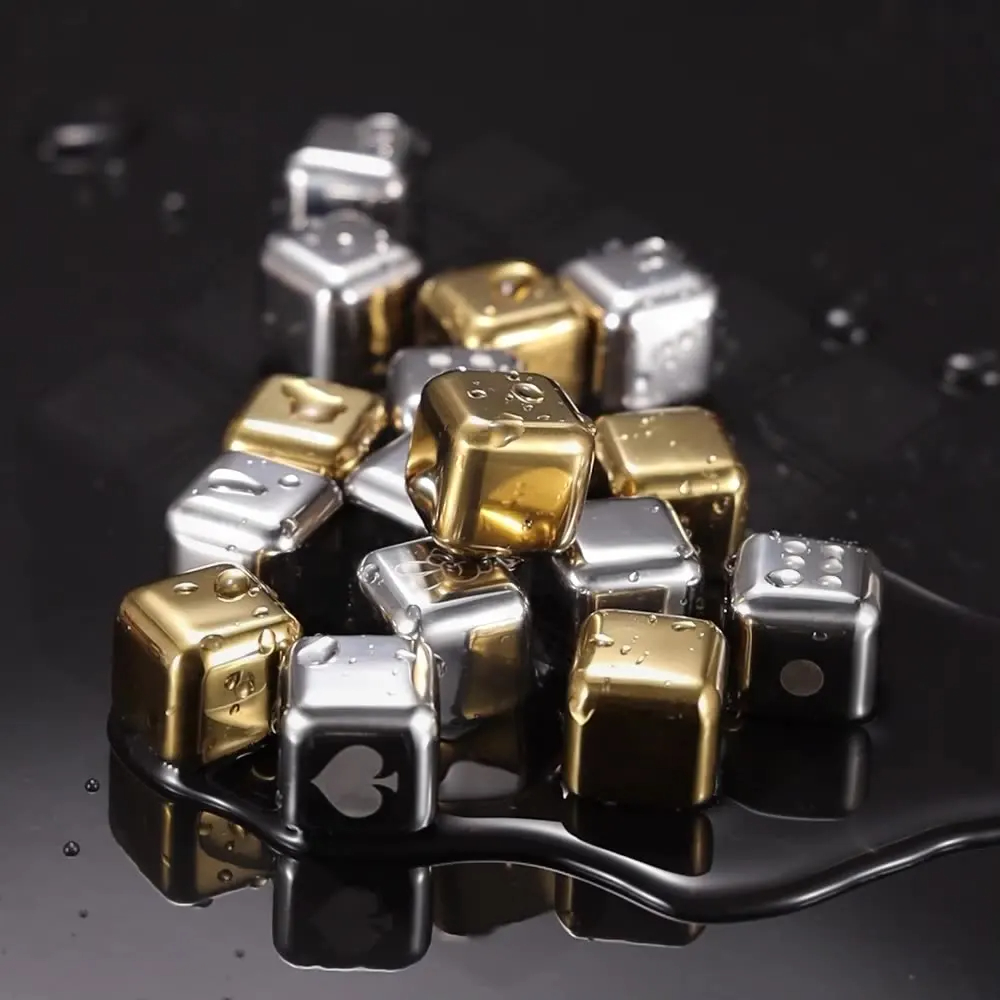 ゴールドとシルバーのメタル冷却ロック 再利用可能なアイスキュ - Whiskey Stone Set のレビューと価格
