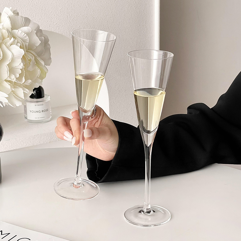 フランスのロマンチックな儀式用シャンパングラスとワイングラス - Champagne Flute Pair のレビューと価格